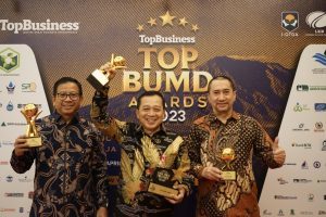 Bank Sumut Raih Golden Trophy Top BUMD Awards 2023