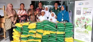 Baksos Ramadan, PUD Pasar Medan Serahkan 120 Karung Beras dan 5 Kotak Minyak Goreng