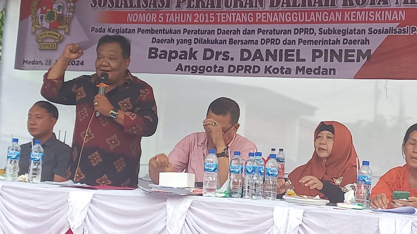 Lansia Curhat ke Daniel Pinem Tak Pernah Terima Bantuan Pemerintah