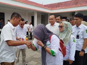 Pasca-Dinonaktifkan, Tangis Pegawai PUD Pasar Medan Pecah Saat Lepas Suwarno