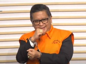 Pakai Baju Oranye, Sekjen PDIP Hasto Kristiyanto Ditahan KPK