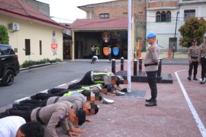 10 Polisi di Samosir Terindikasi Main Judol Dihukum Jungkir Balik