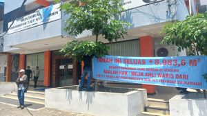 Gedung Rektorat UTND Disegel, Cut Yulia: Kami Ingin Mengambil Kembali Hak Kami