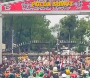 Sambut Ratusan Driver Ojol, Kapolda Sumut Pimpin Doa untuk Affan Kurniawan