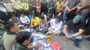Dengar Aspirasi, Fraksi Golkar DPRD Medan Temui Massa HMI