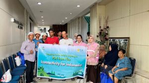 Srikandi PLN Icon Plus Berbagi Sembako untuk Wujudkan TJSL