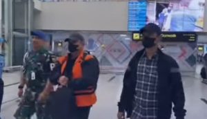 Pulang Kampung Jadi Saksi, TOP Kenakan Rompi Oranye dan Diborgol