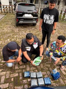 Kurir Bawa 8 Kilo Sabu dan 20 Ribu Butir Ekstasi Diringkus Satres Narkoba Polrestabes Medan