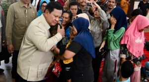 Tangis Korban Banjir dan Longsor di Tapteng Pecah saat Prabowo Datang