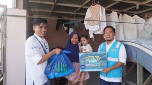 ICONNET Salurkan Bantuan bagi Pelanggan Terdampak Banjir di Medan dan Deli Serdang