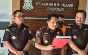 Diduga Korupsi Bantuan Bencana Banjir Bandang, Kejari Samosir Tahan Kadis Sosial PMD