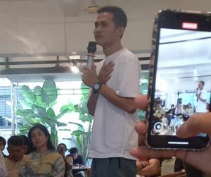 Benaya Harobu Menangis Saat Bedah Buku Reset Indonesia di Medan