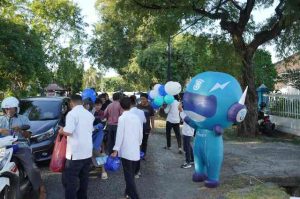 Sebarkan Kebahagiaan dan Perkuat Silaturrahmi, ICONNET Aceh Berbagi Takjil Ramadan