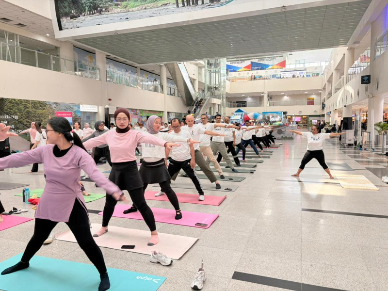 Konjen India di Medan Selenggarakan Program Kebugaran dan Yoga di Bandara Kualanamu