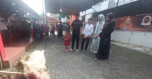 Robi Barus Laksanakan Qurban Dua Ekor Sapi