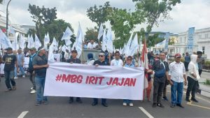 Ribuan Massa Datangi Kantor Gubsu, Tolak Wacana Penghapusan MBG