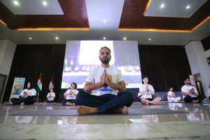 Ratusan Peserta Ramaikan Hari Yoga Internasional di Politeknik Pariwisata Medan